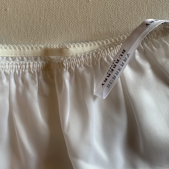 Burberry skirt liner - Picture 2 of 4